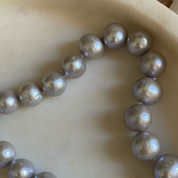 Natural platinum color fresh water knotted pearls - Picture 9 of 9